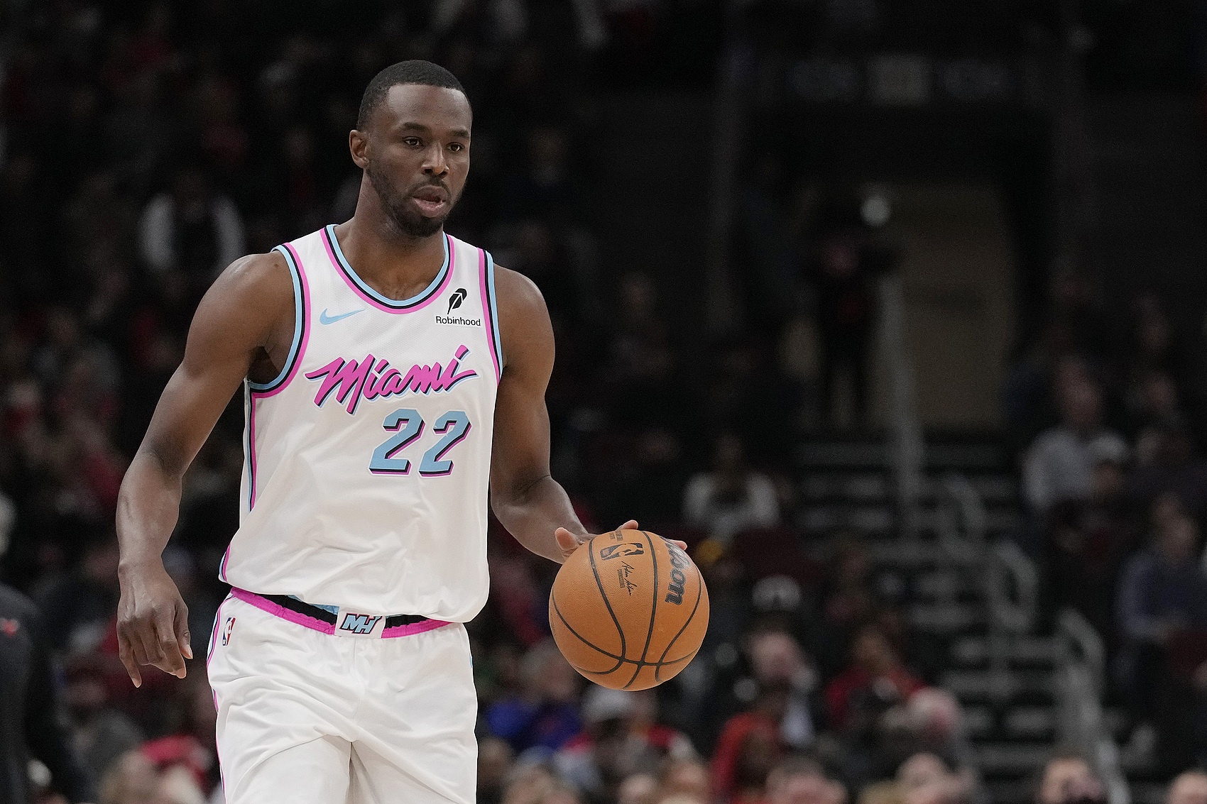 半岛·BOB官方网站-美媒设想三方交易：湖人得维金斯辅佐詹东 八村塁&amp;克内克特赴热火