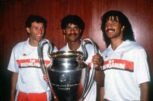 半岛·体育中国官方网-有点皮！前米兰队医：古利特曾骗我说被我家狗咬了，当时想完蛋了