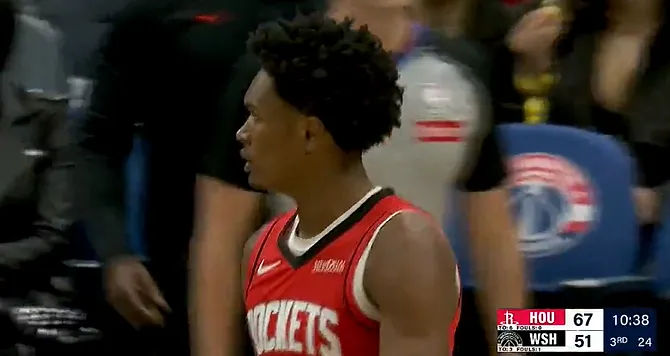 半岛·综合体育官网入口-奇才下半场连续出现失误，伊森、阿门分别暴扣火箭领先16分